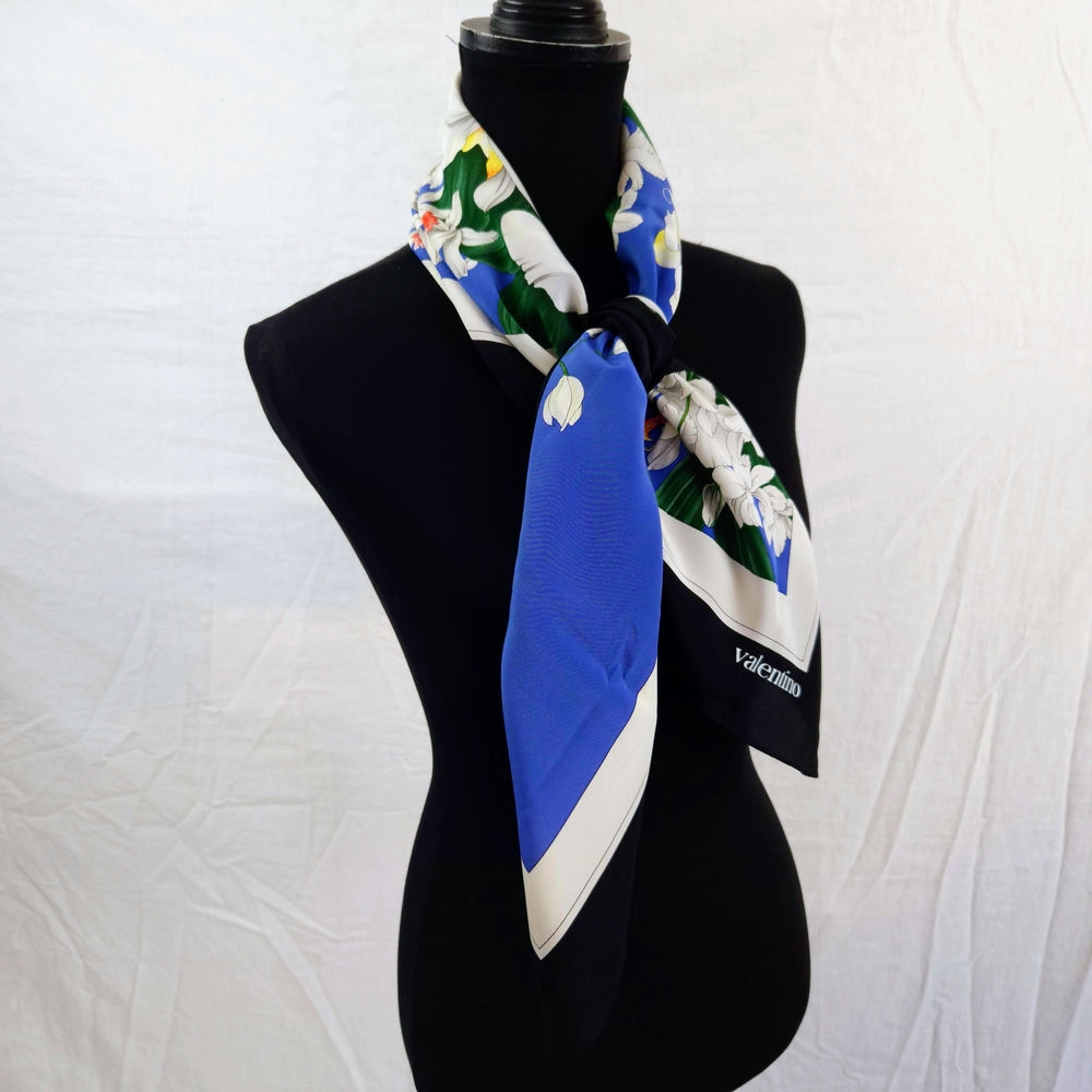 Valentino foulard in seta con orchidee