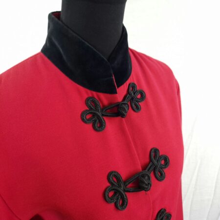 Giacca rossa lunga con alamari vintage 1990s