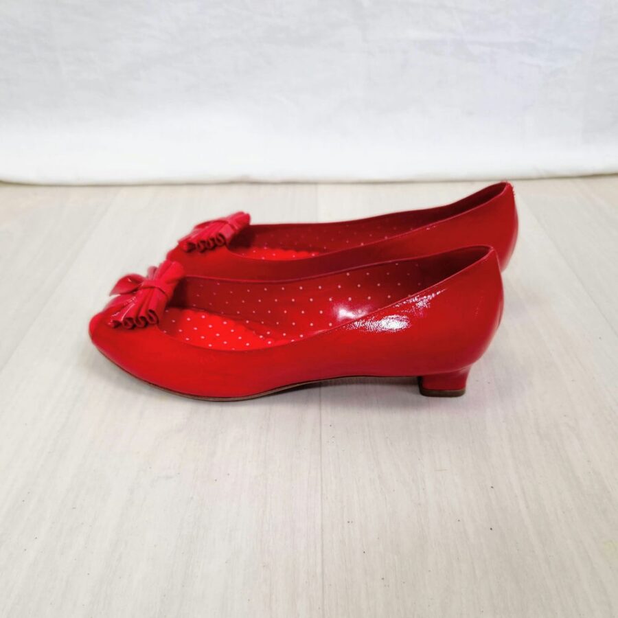 red shoes women
