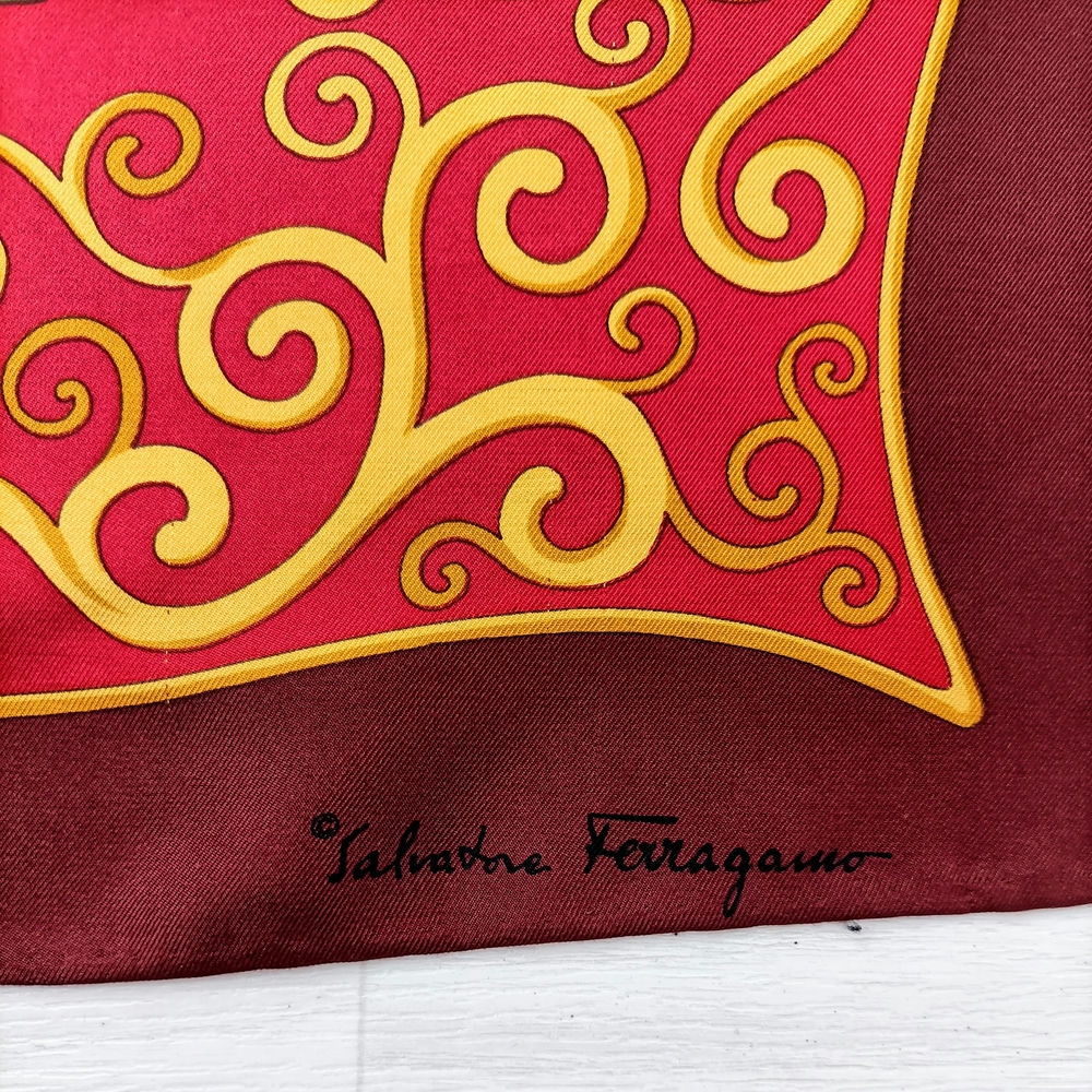 Ferragamo foulard
