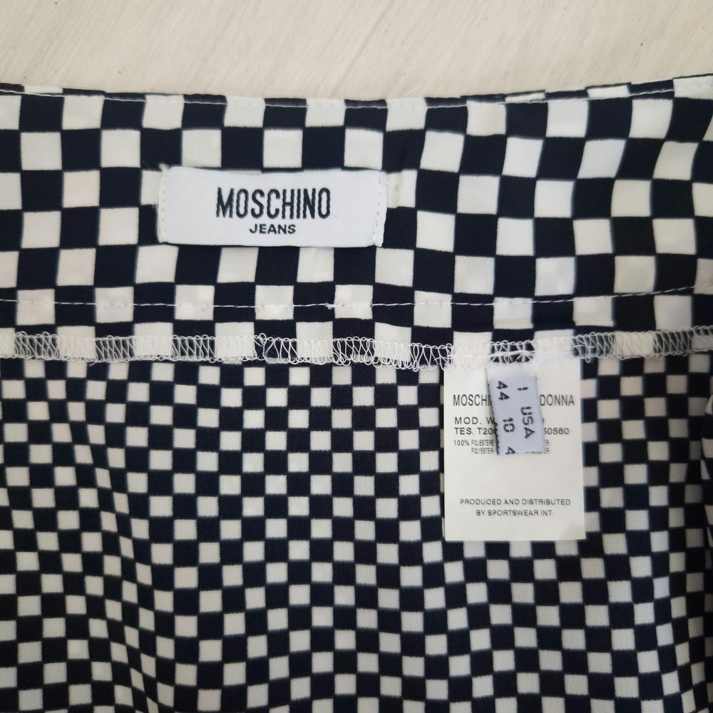 moschino jeans label