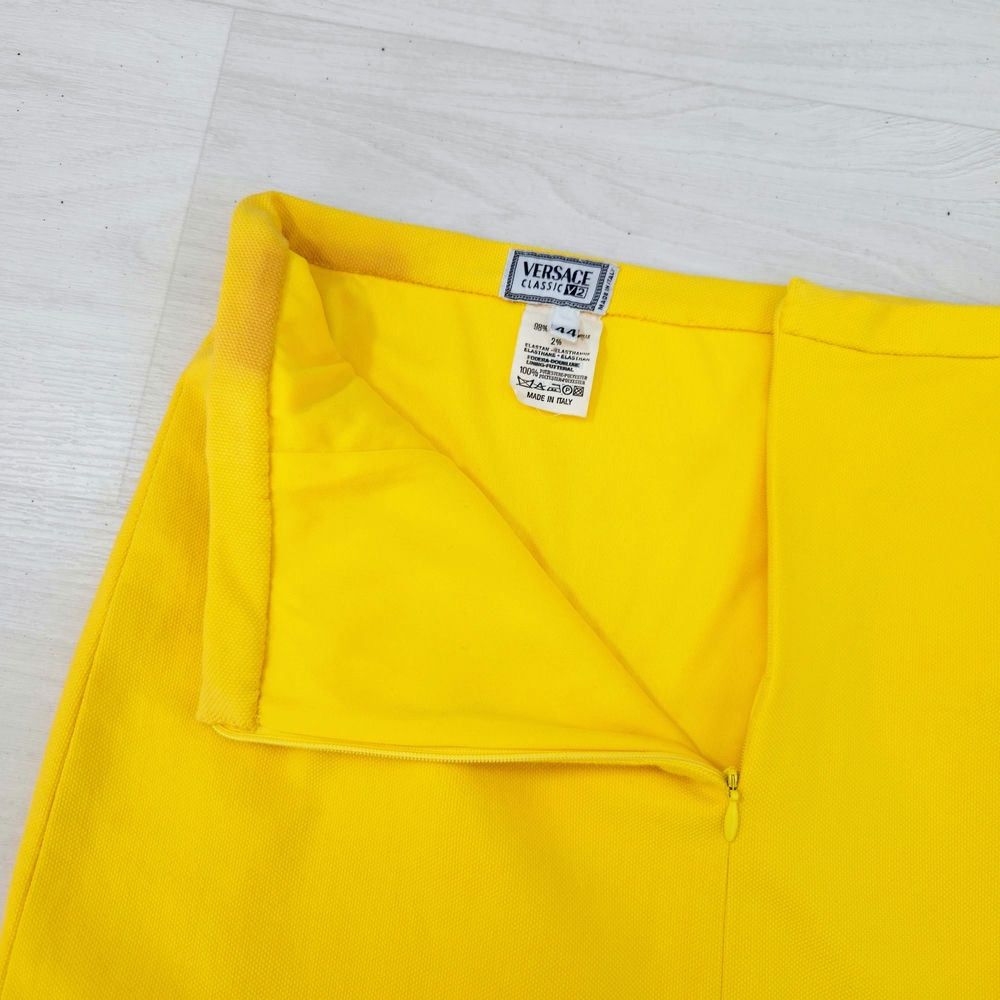 outfit giallo