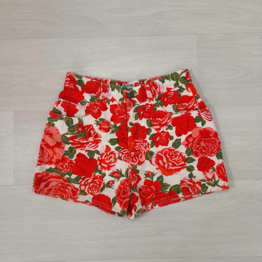 pantaloni corti con rose