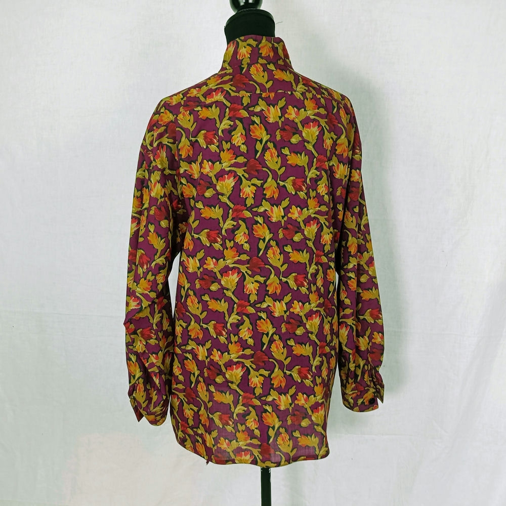 Camicia autunnale in lana con decorazione floreale