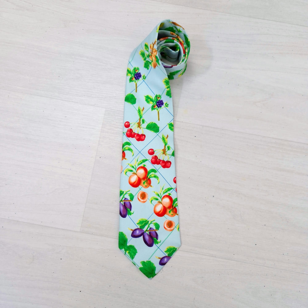 cravatta con frutta