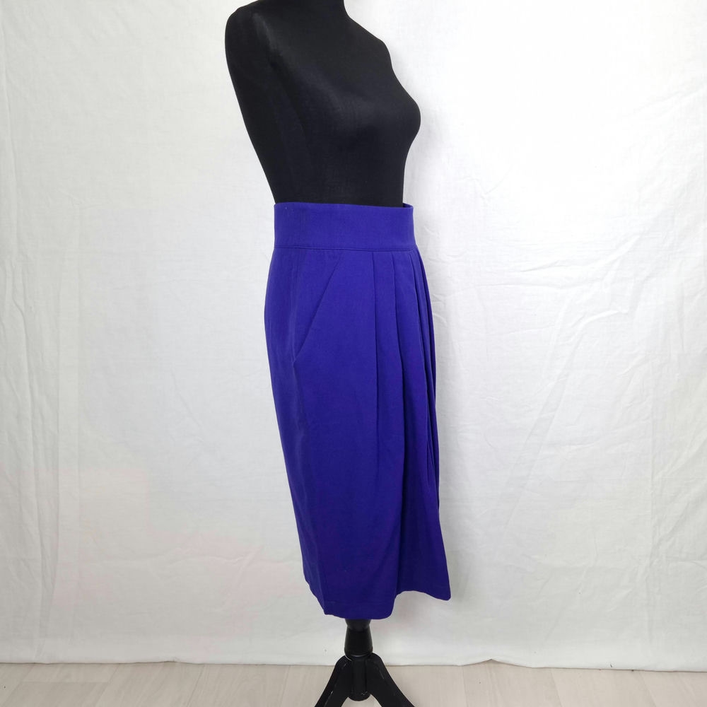 violet skirt
