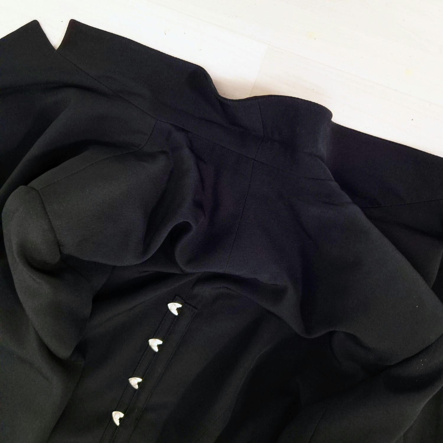 Tailleur Versace anni 90 con borchie metalliche - immagine 10