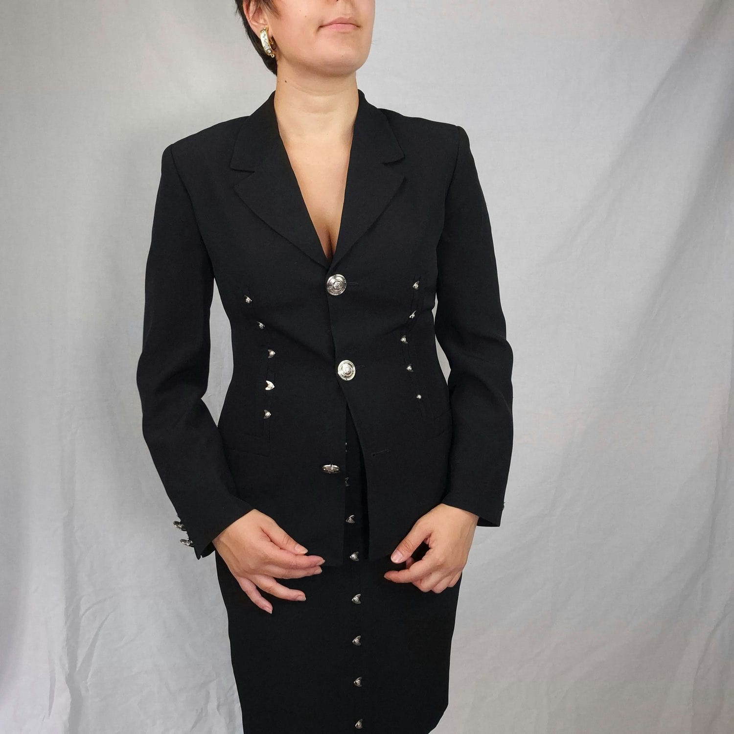 Tailleur Versace anni 90 con borchie metalliche - immagine 5