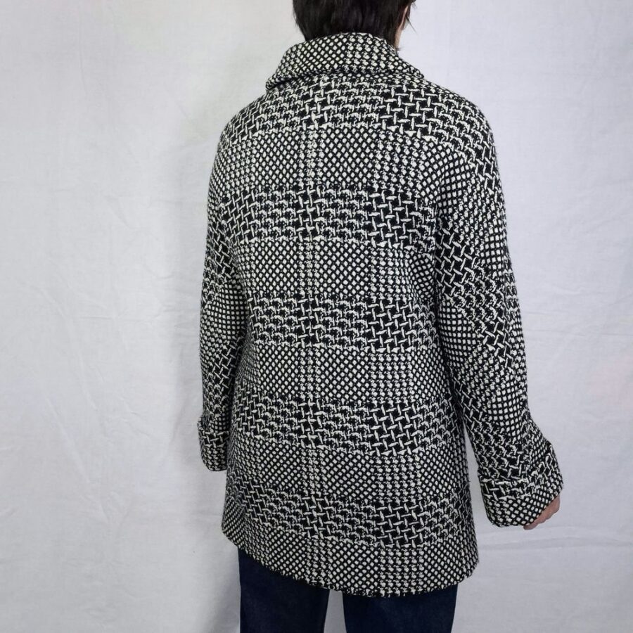 cappotto bianco e nero