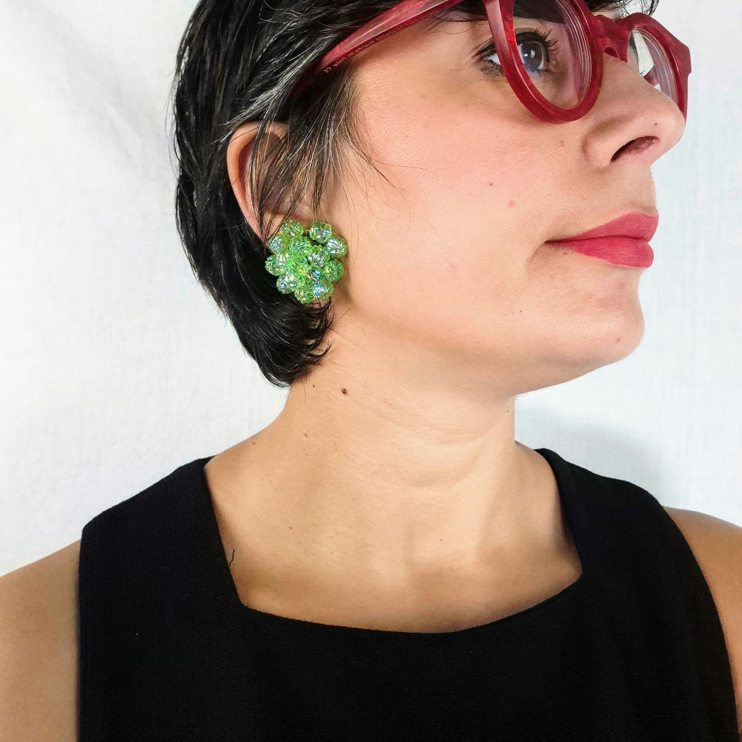 Orecchini vintage anni '50 con perline di vetro verde chiaro