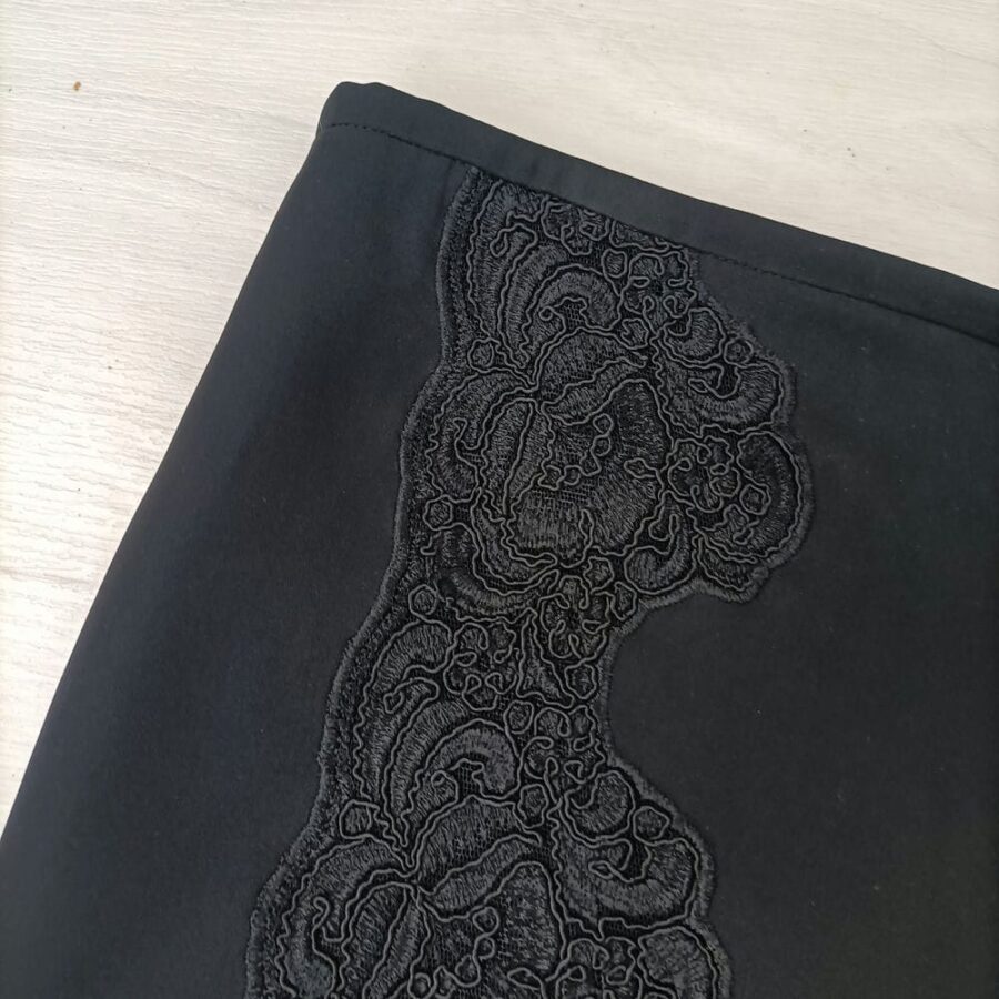 Pantaloni in pizzo nero Armani - immagine 4