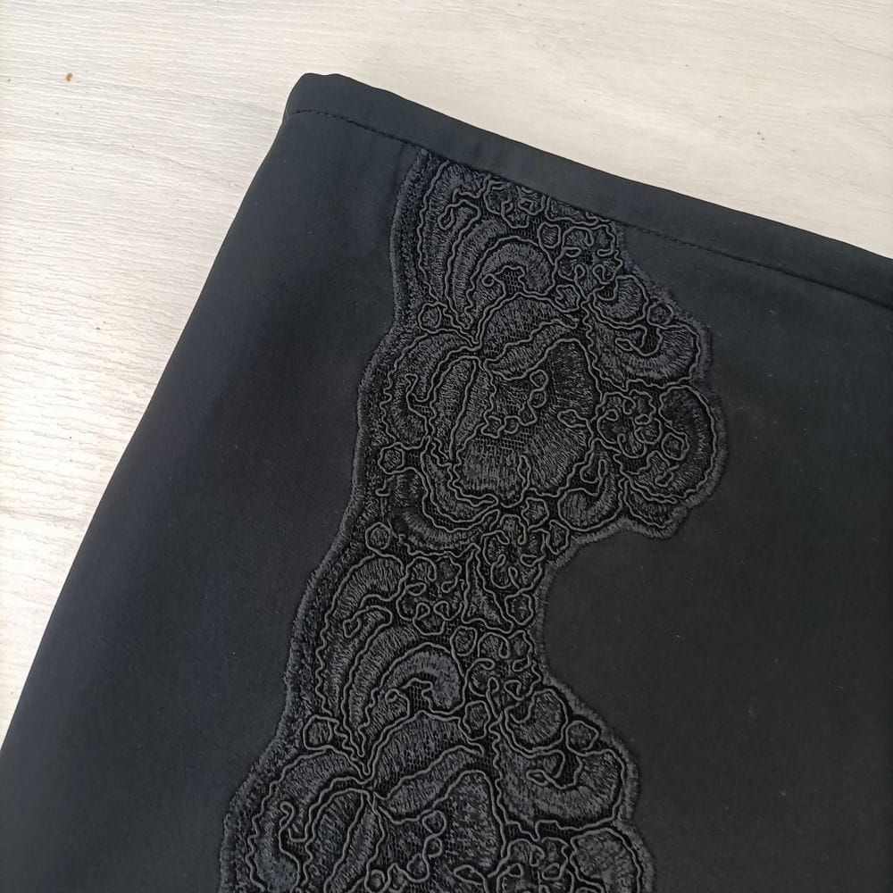 Pantaloni in pizzo nero Armani - immagine 4