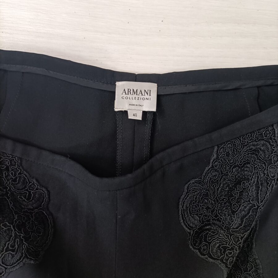 Pantaloni in pizzo nero Armani - immagine 6