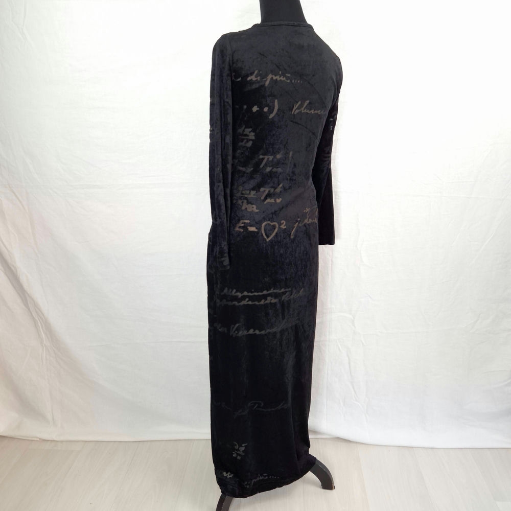 Moschino abito lungo in velluto nero con formule matematiche