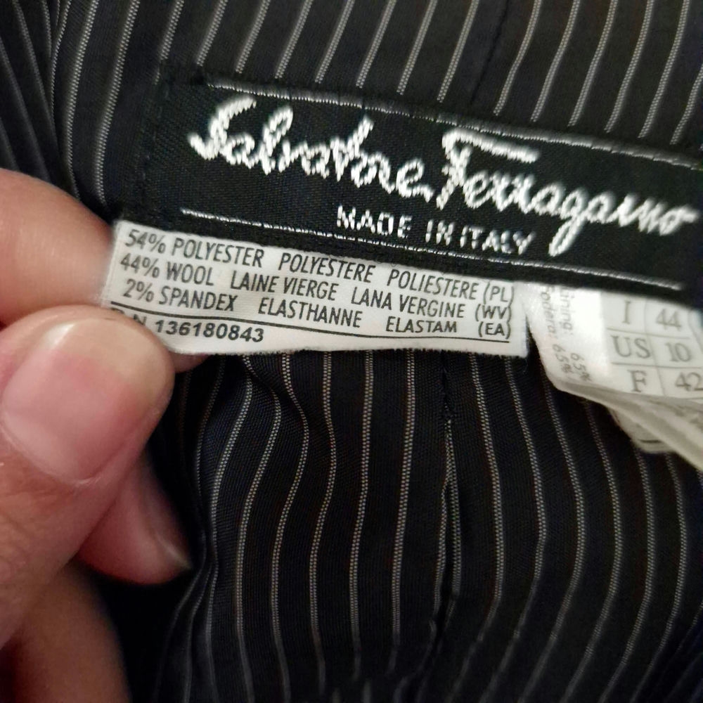 Ferragamo giacca gessata nera anni '90