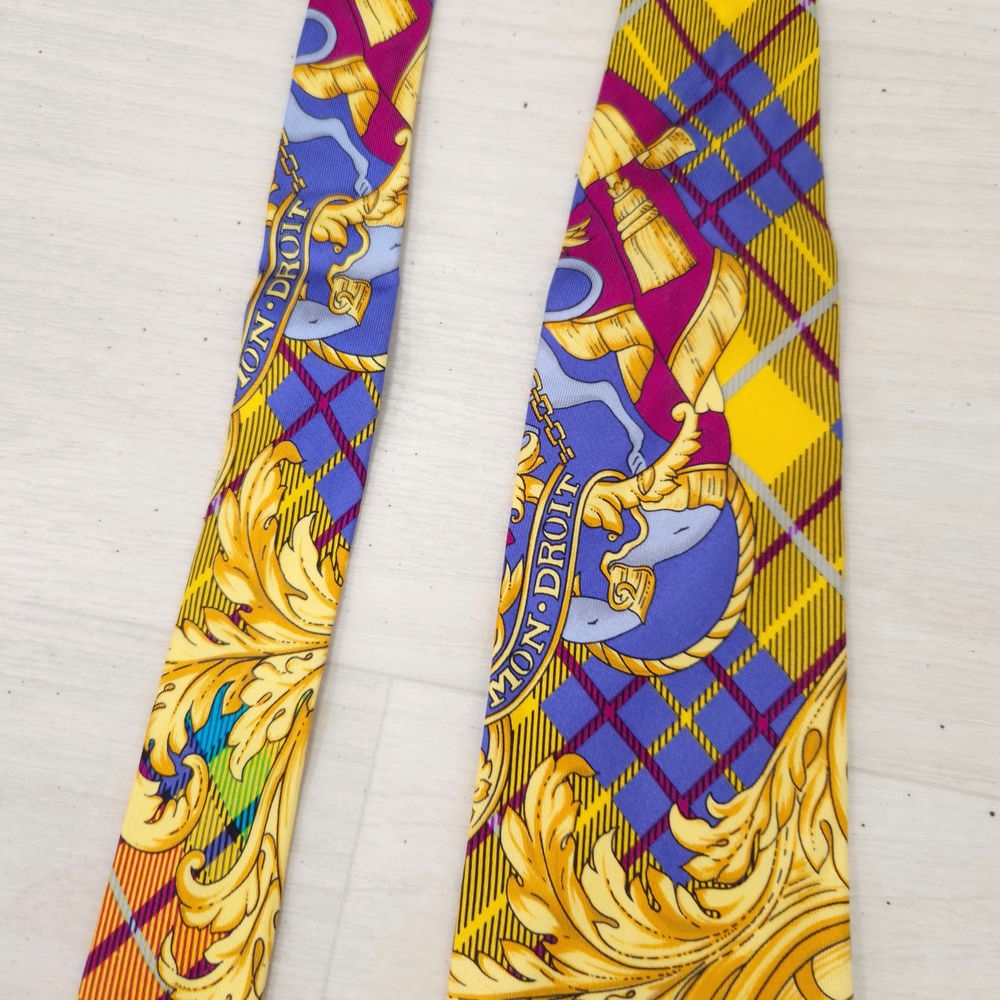 versace necktie