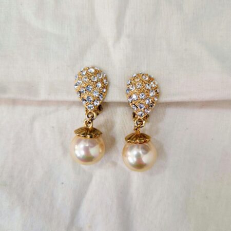 Orecchini pendenti con perla