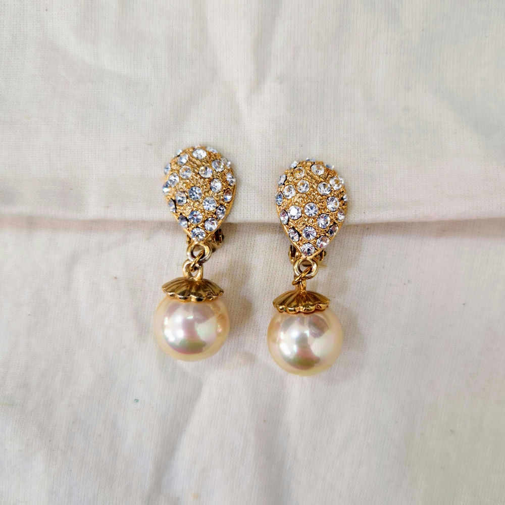 Orecchini pendenti con perla