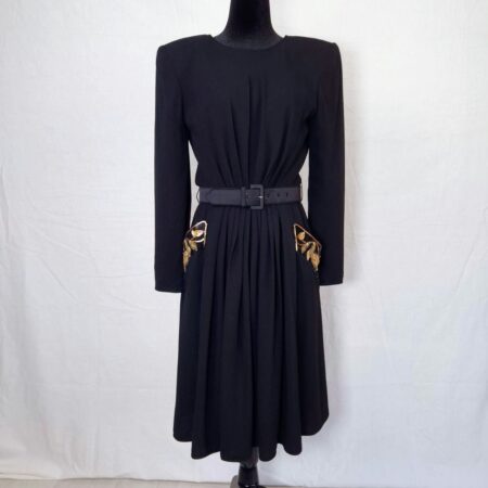 vestito nero con cintura