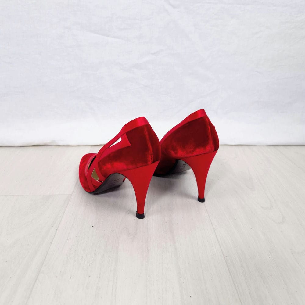 scarpe rosse in velluto