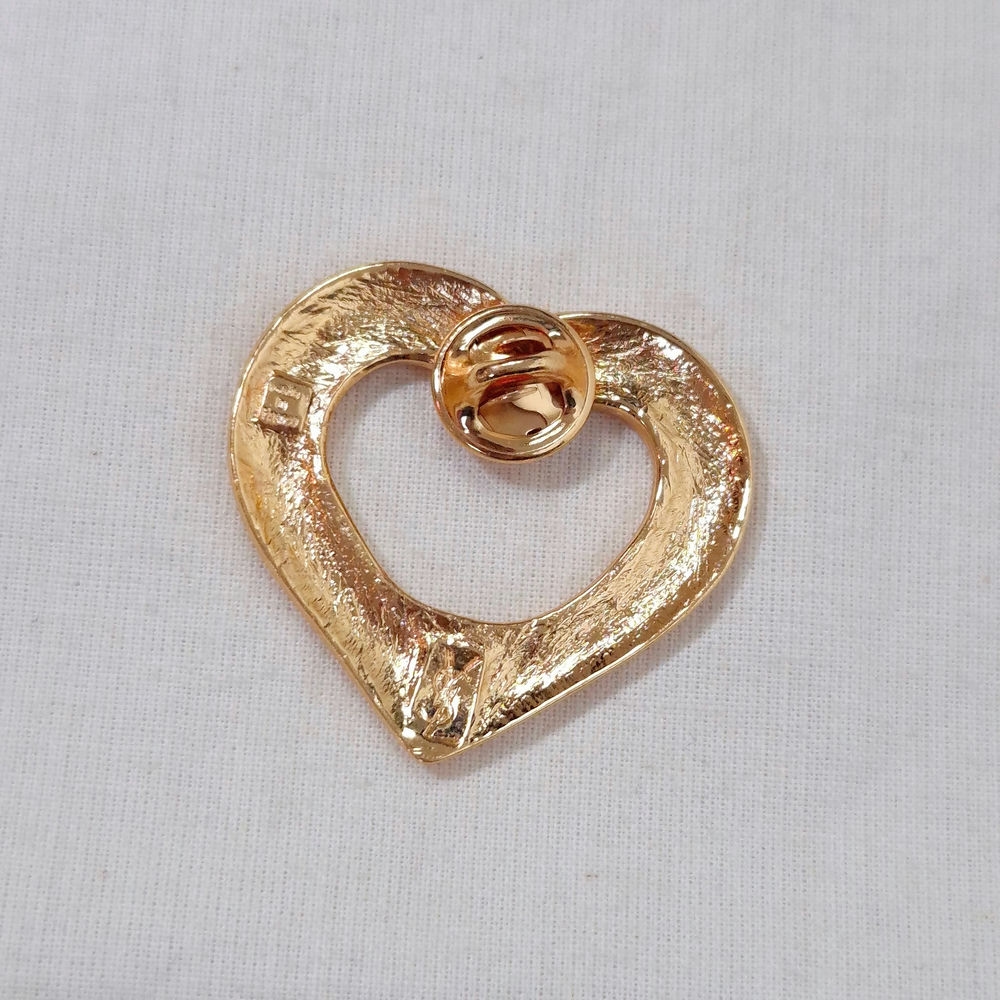 Yves Saint Laurent spilla a forma di cuore 1990s