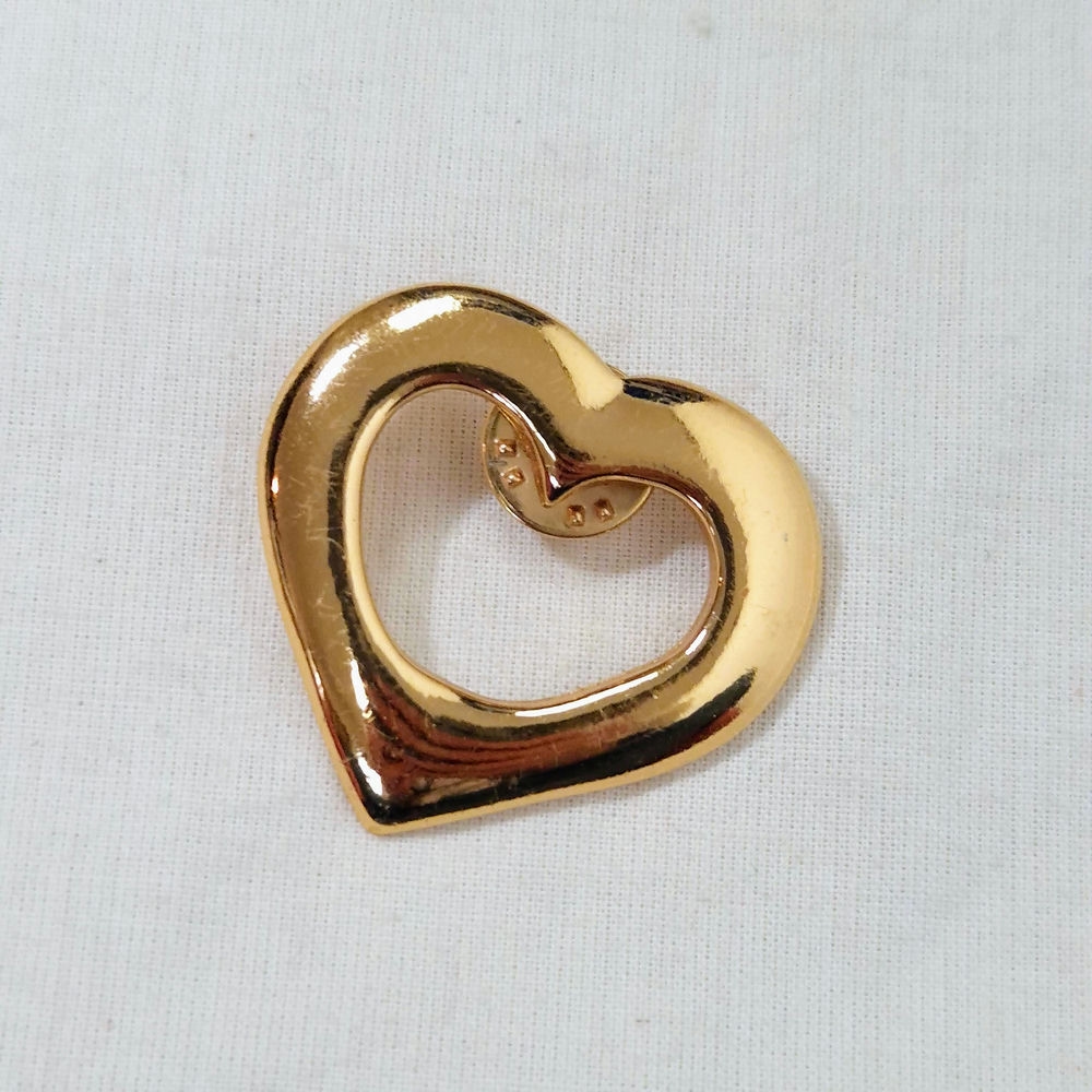 spilla a forma di cuore