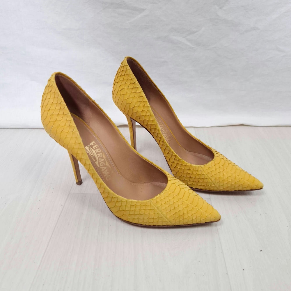 yellow heel shoes