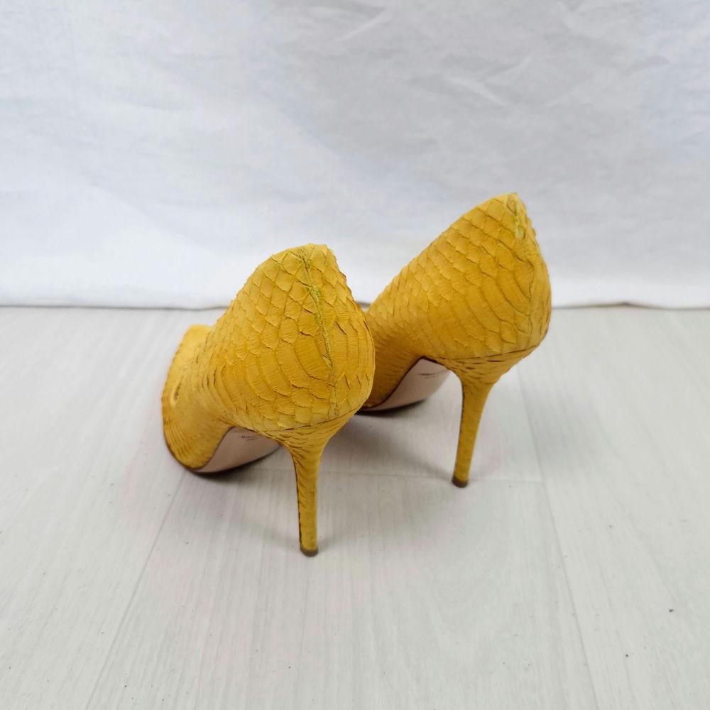 scarpe giallo con tacco