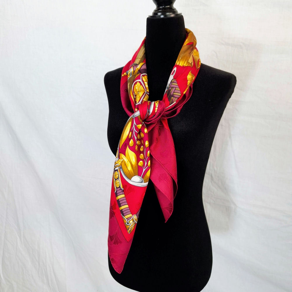 Hermès Daymo Princes du Soleil Levant carré