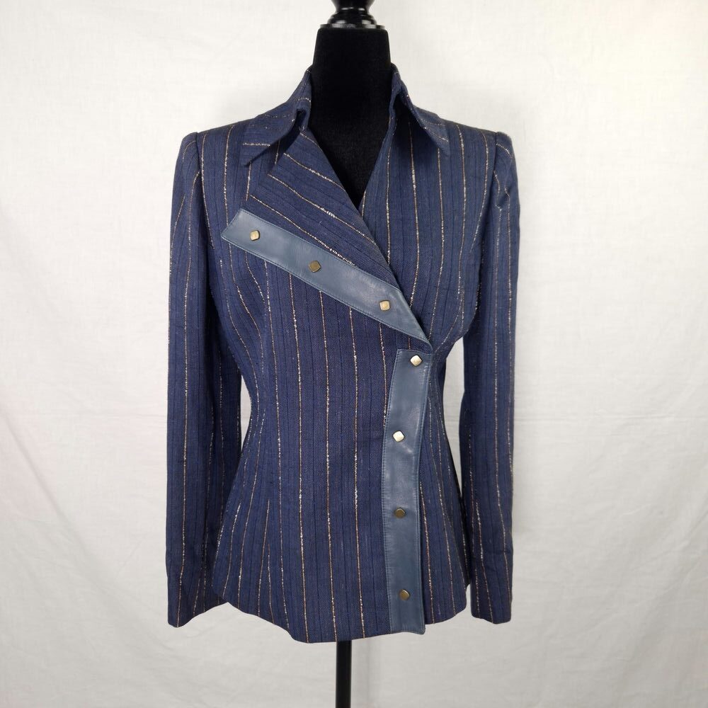 abbottonatura asimmetrica