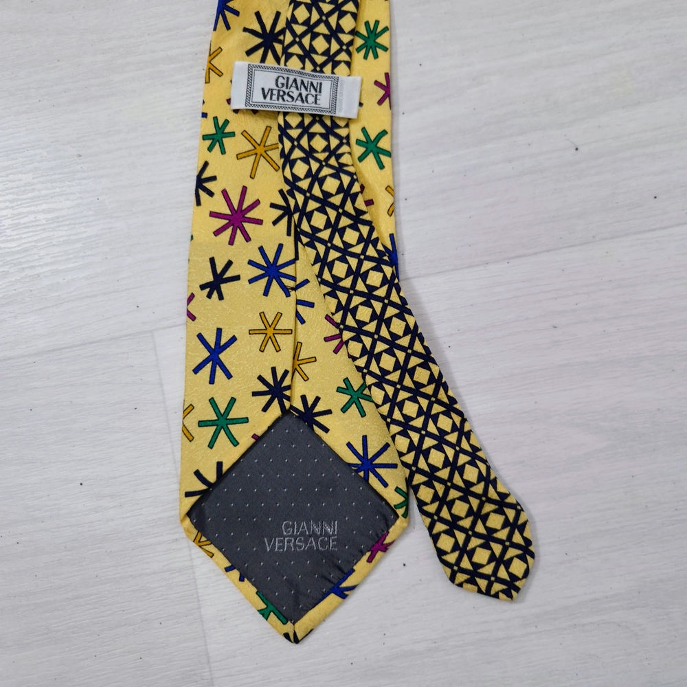 Gianni Versace cravatta con asterischi vintage 1990s - immagine 6