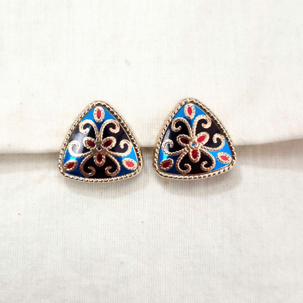Orecchini triangolari con arabeschi