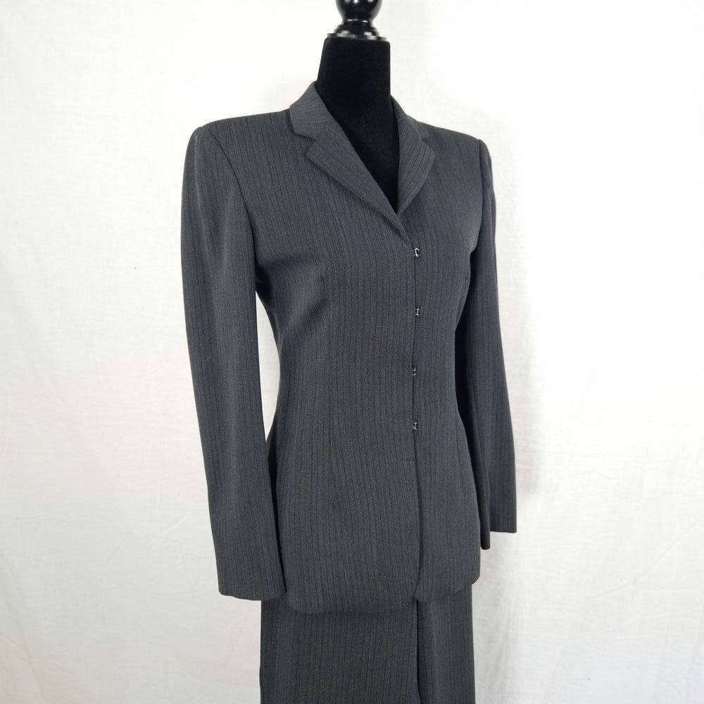 tailleur Armani elegante