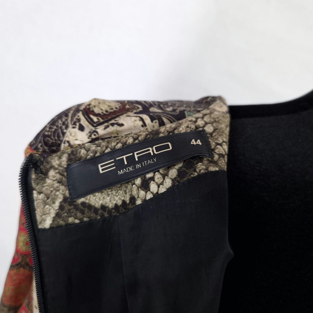 Etro label