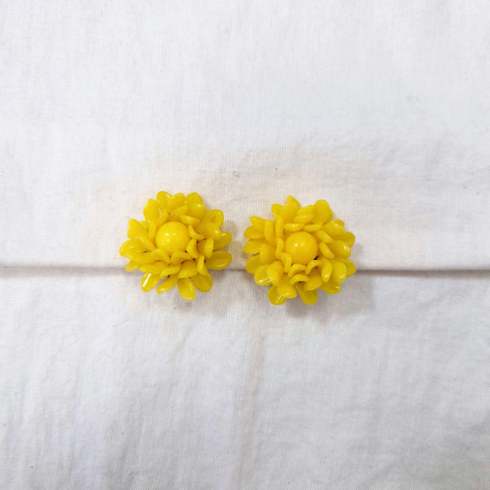Orecchini gialli a fiore