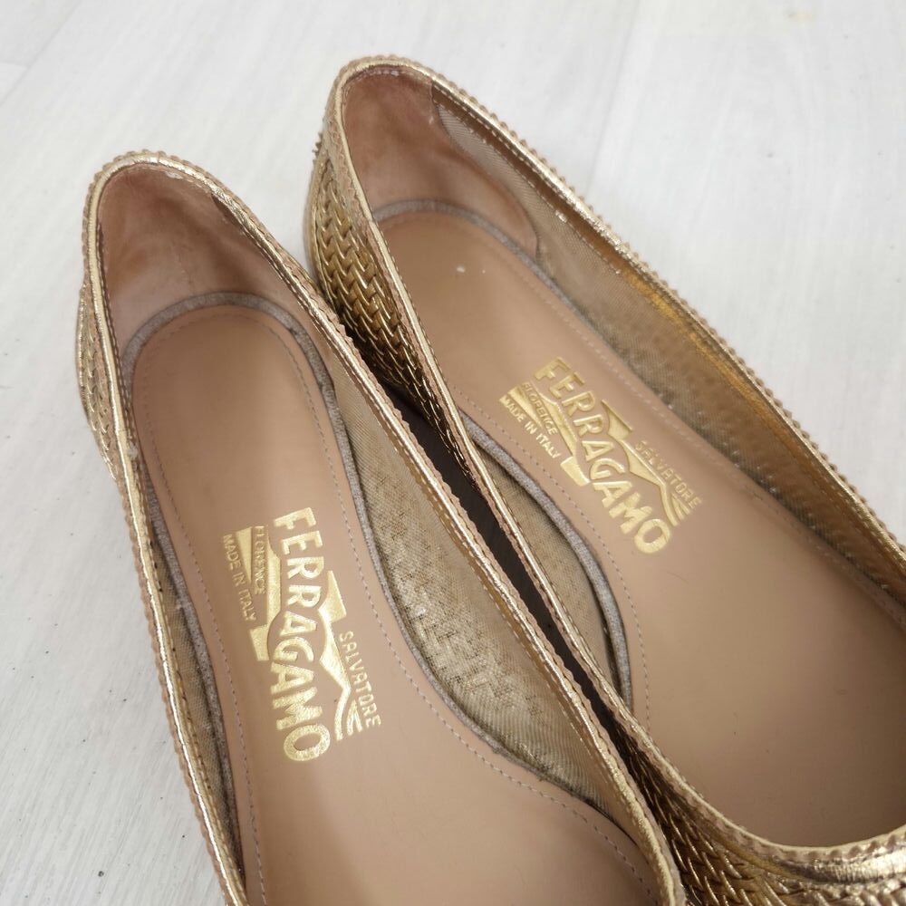 Salvatore Ferragamo ballerine color platino