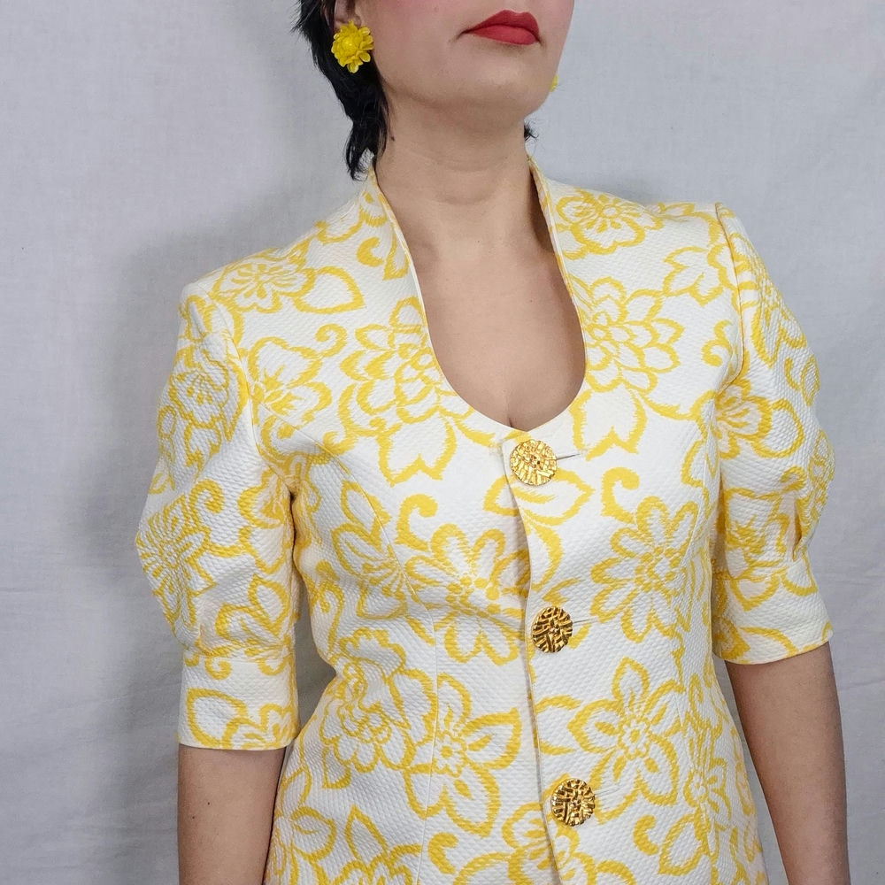 tailleur giallo a fiori