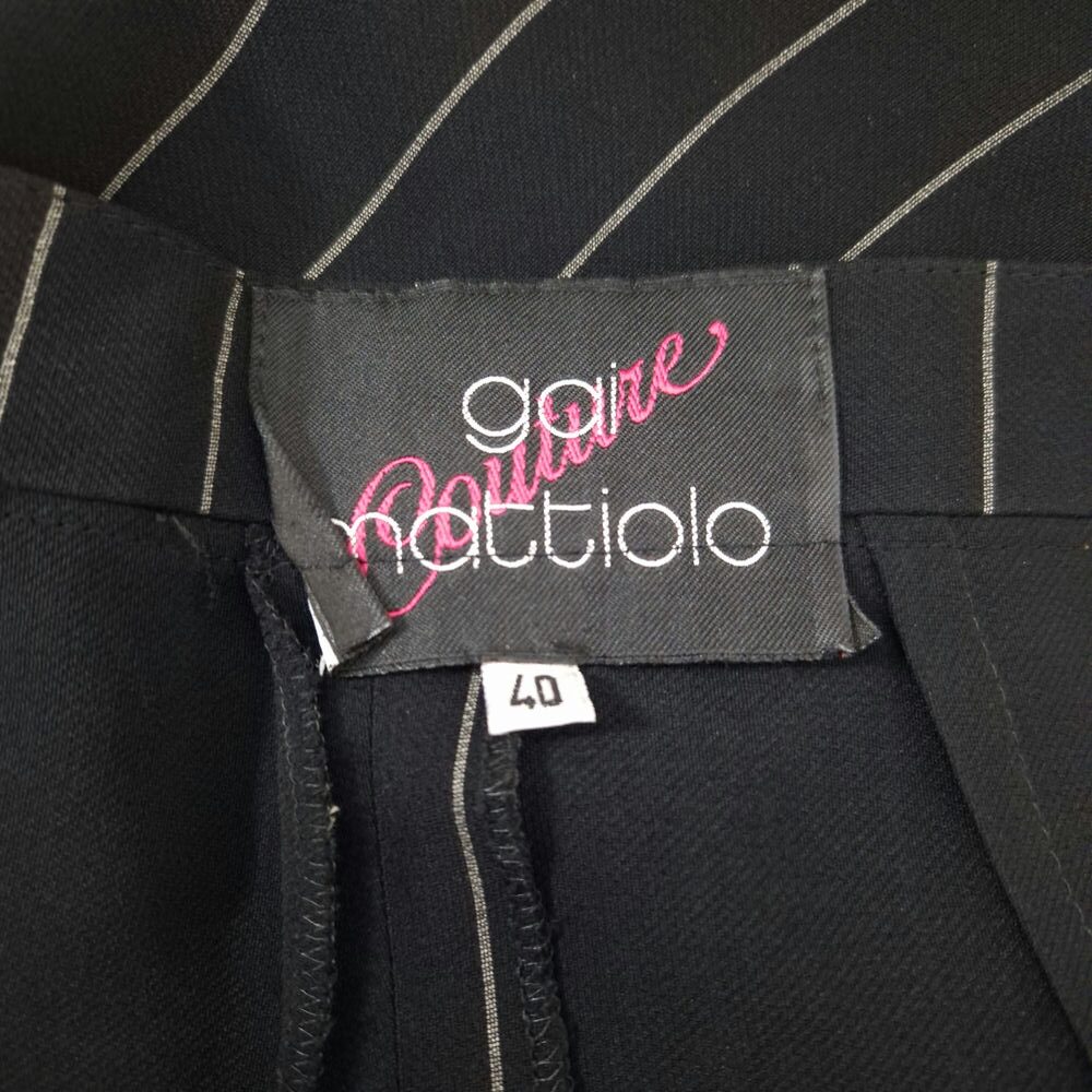 Tailleur gessato Gai Mattiolo inspo outfit ufficio