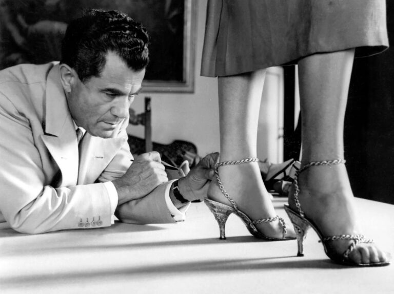 Salvatore Ferragamo al lavoro