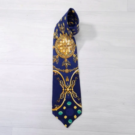 cravatta versus gianni versace
