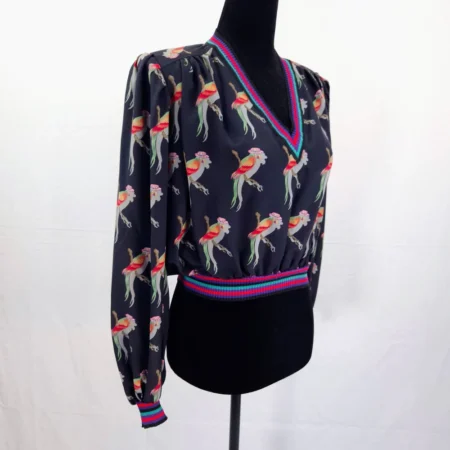 blusa con pappagalli