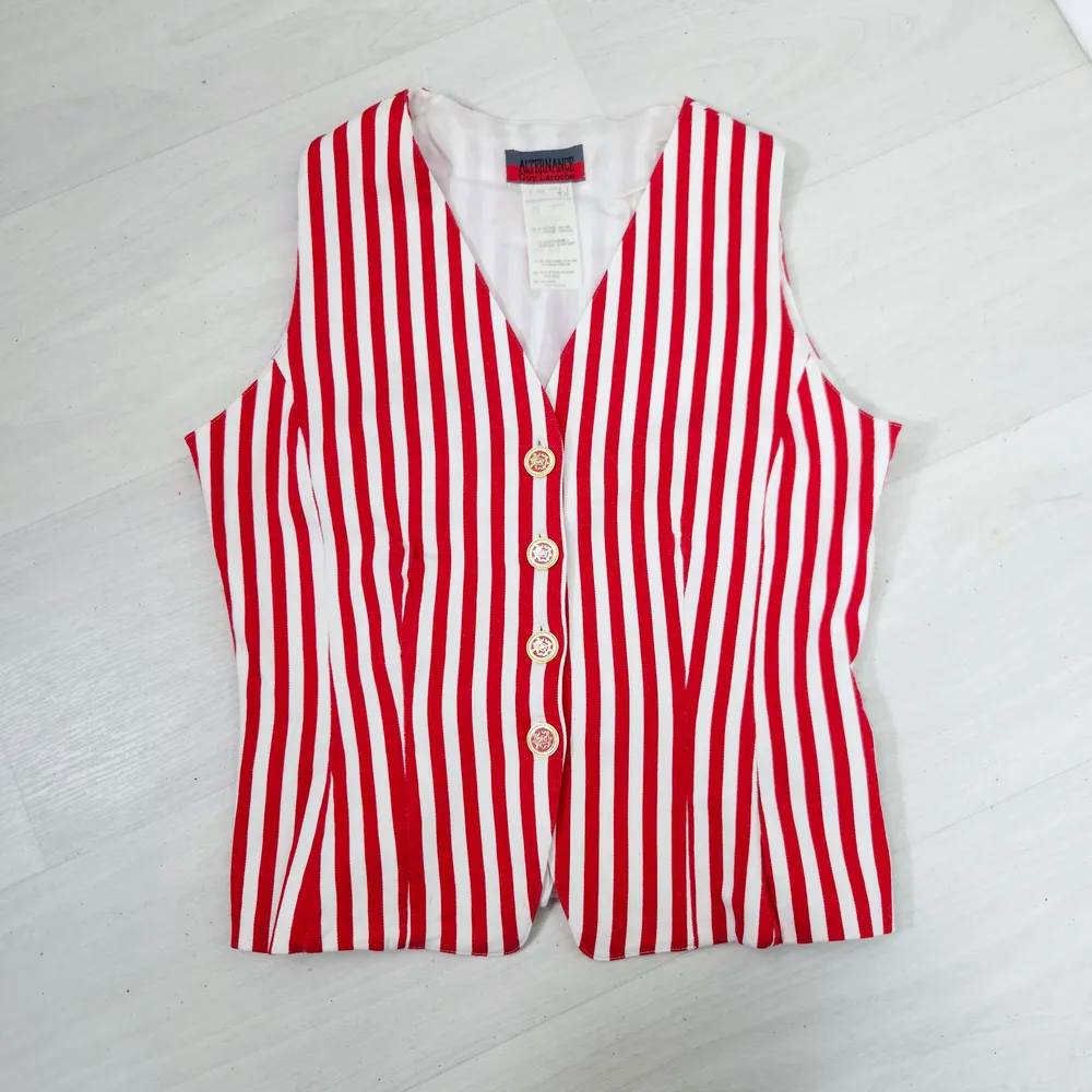 gilet bianco e rosso