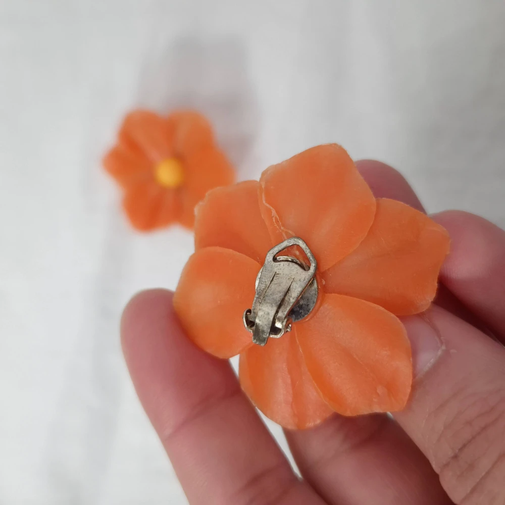Orecchini arancioni a fiori vintage anni '50 - immagine 6