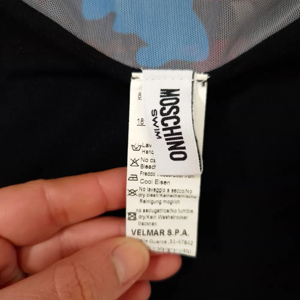 Moschino Swim costume intero nero con fantasia multicolore