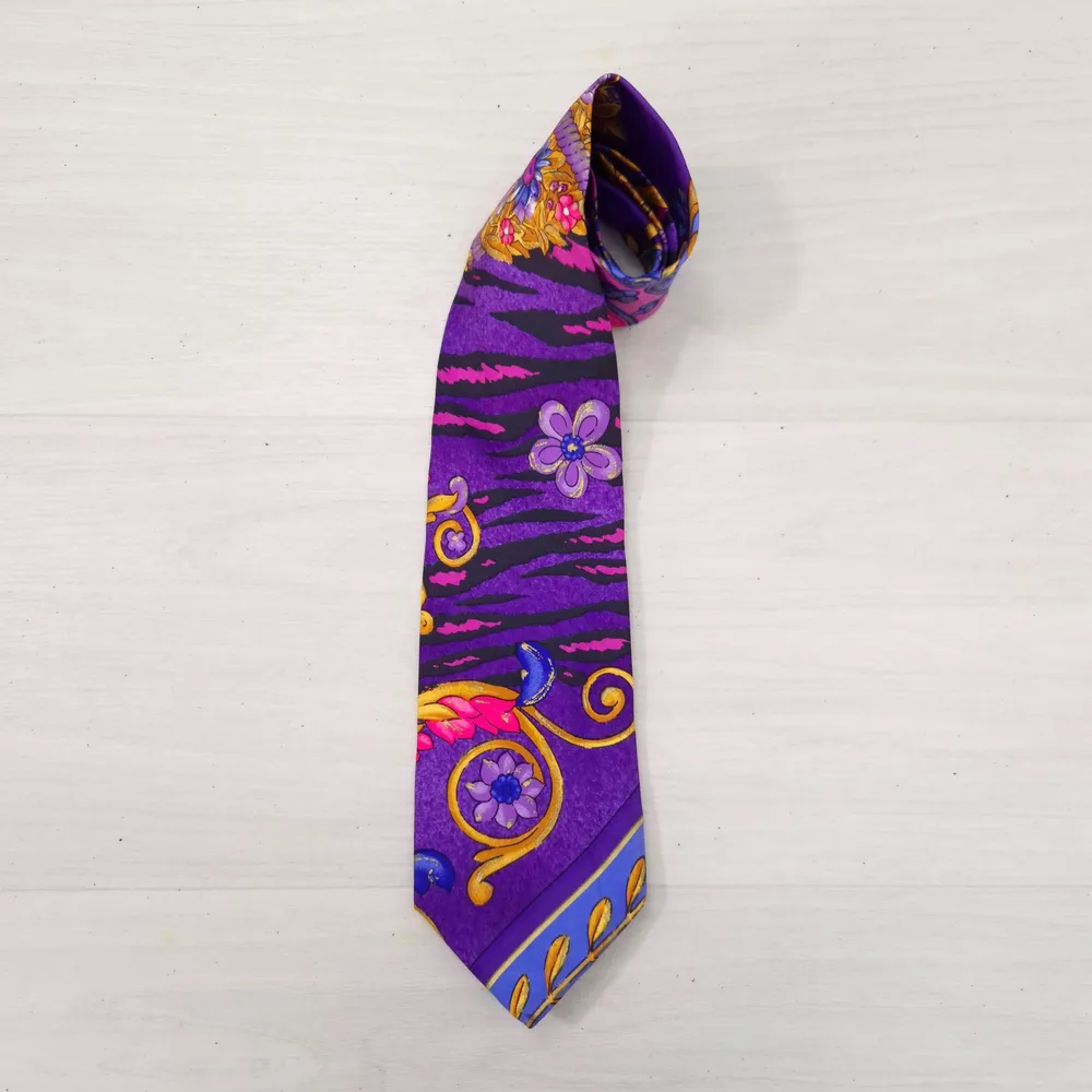 versace tie