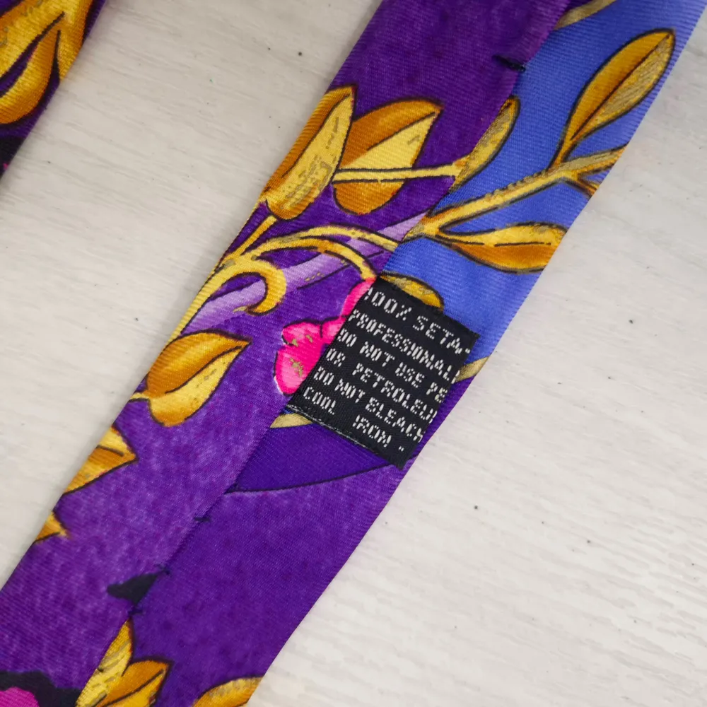 violet tie