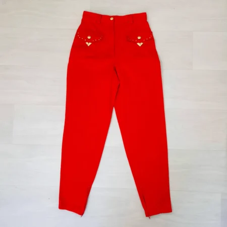 pantaloni rossi a vita alta