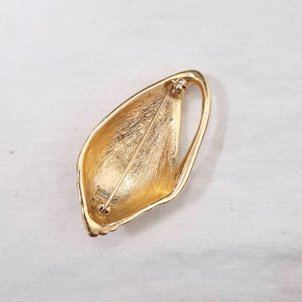 Trifari shell brooch anni '80