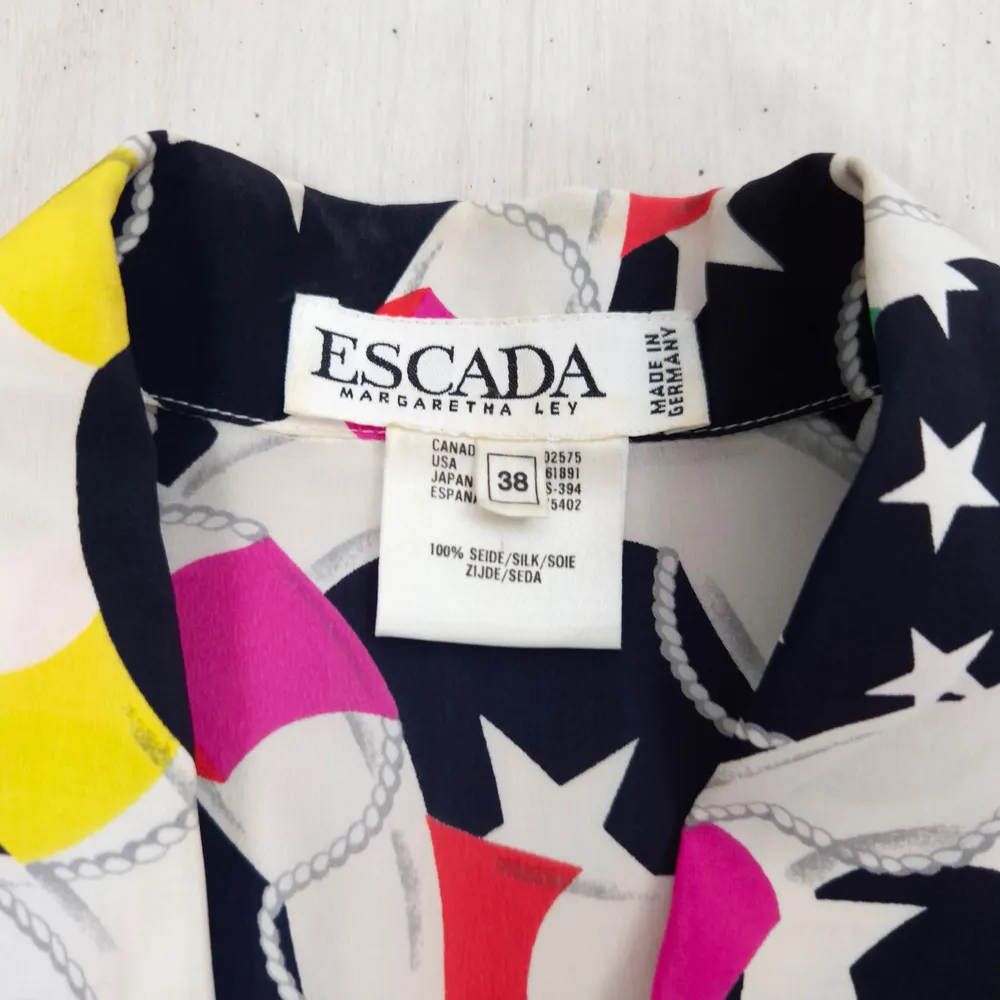 escada label