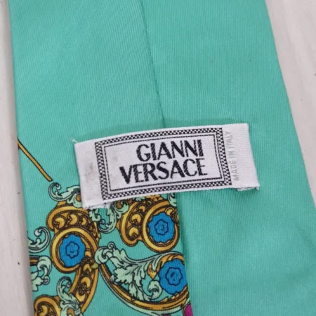 Gianni Versace cravatta con bandiere 1990s